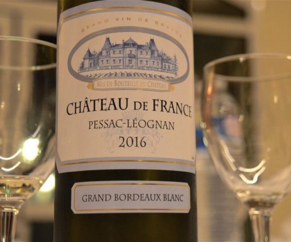 Vin rouge "Château de France" au restaurant "La Table de Trois" à Bordeaux