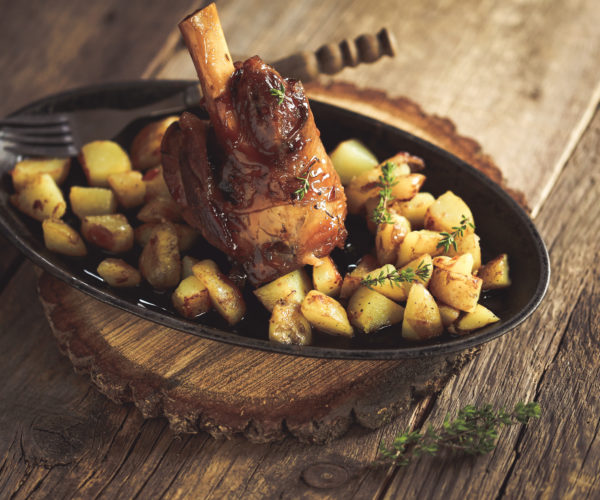 Souris d’agneau confite et Pommes de terre ou restaurant "La Table de Trois" à Bordeaux